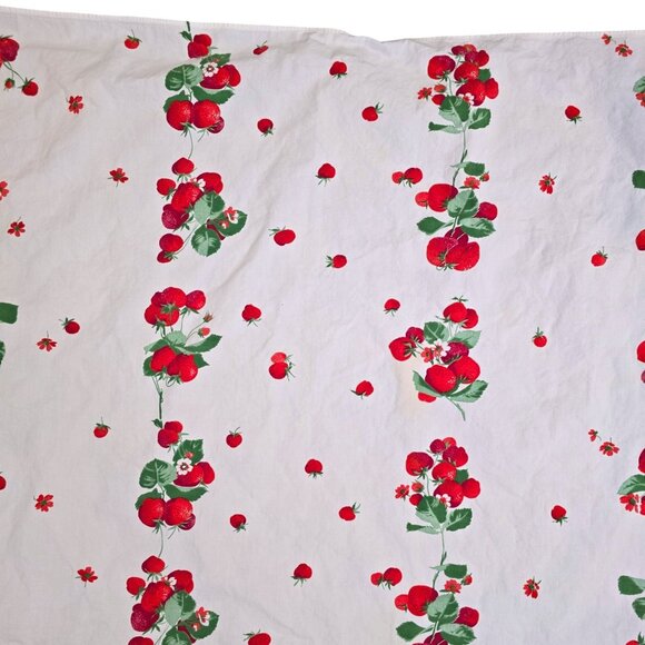 Vintage Tablecloth Strawberry 49x53 Kitchen Garden Strawberries Fruit Farmhouse - Picture 9 of 16
